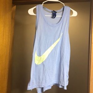 Women’s periwinkle tank, M